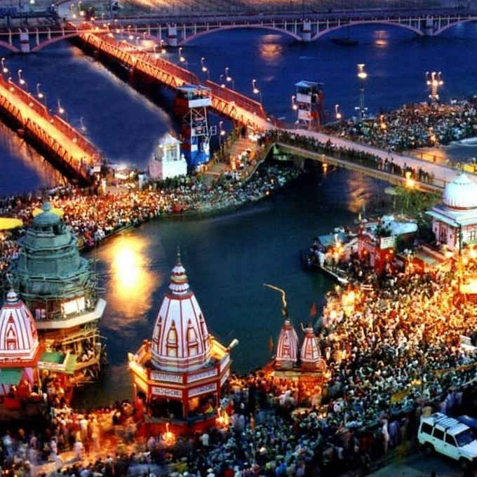Ganga Aarti in Haridwar – glowing tourist experience